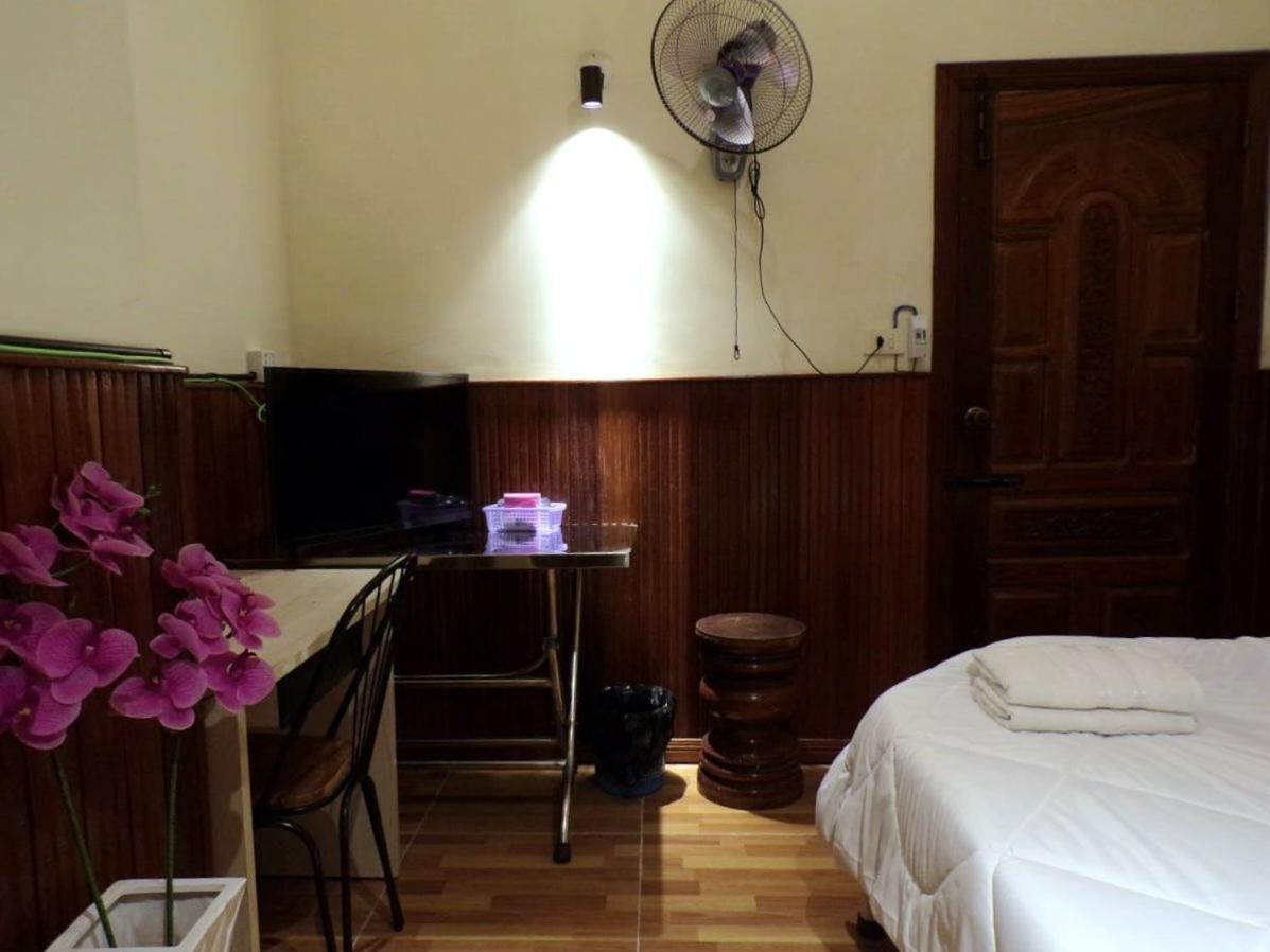 Dimocrata Appartement Phnom-Penh Buitenkant foto